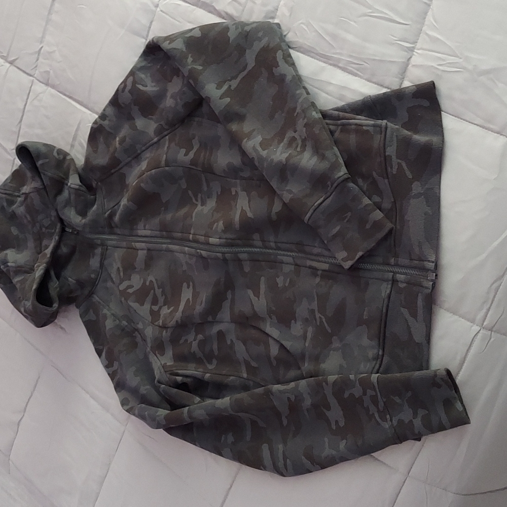 Lululemon camouflage size 10 medium weight hoodie